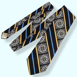 Vintage Oleg Cassini 100% Polyester Tie